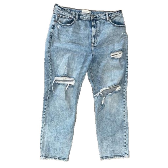 Abercrombie & Fitch Ultra High Rise Ankle Straight Jean - Picture 3 of 8